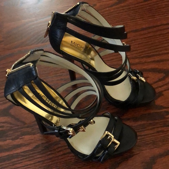 Shoes - Picture 2 of 4